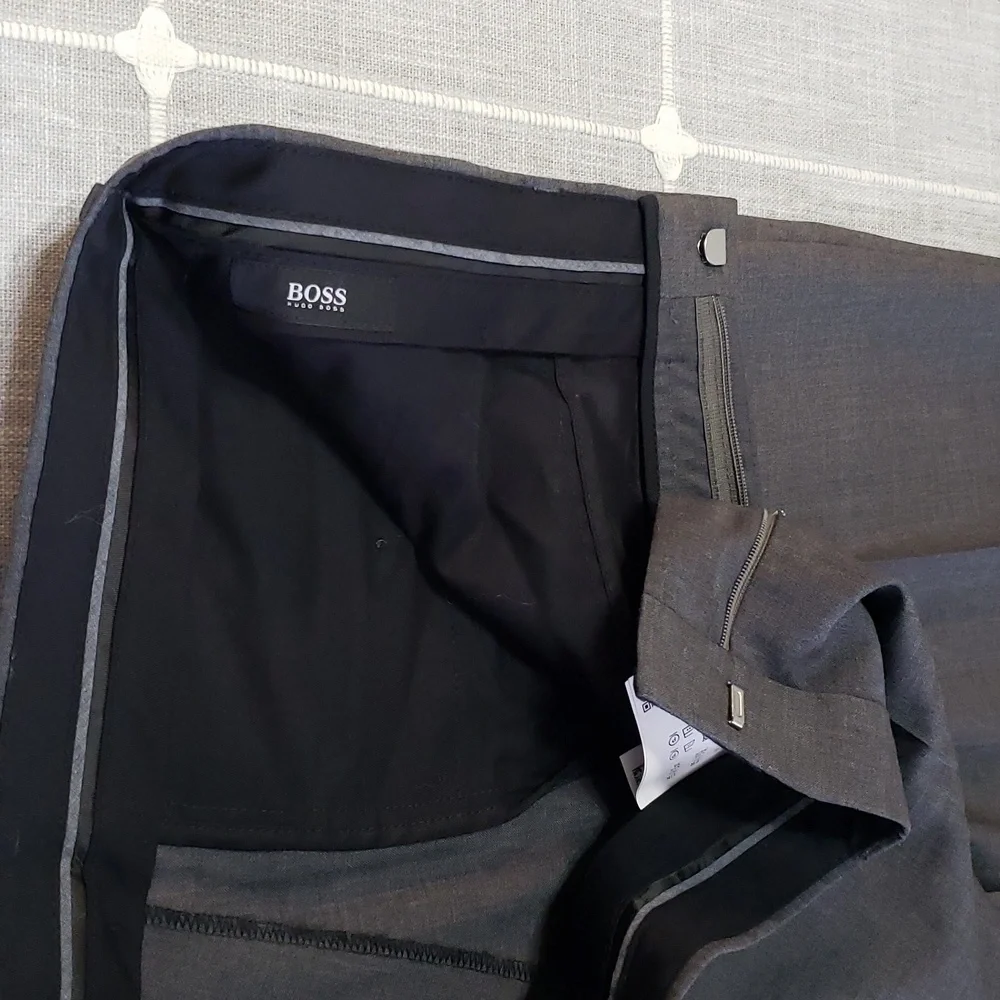 HUGO Boss Dieselstrasse 12 gray wool lined flat front Pants, Size 34R